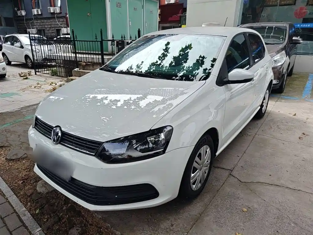 Volkswagen Polo 2016 1.4L Automatic Trend фото 2