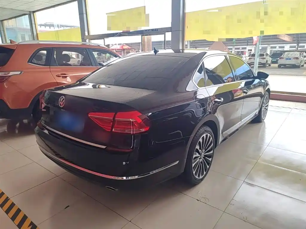 Volkswagen Passat 2017 330TSI DSG Luxury фото 7