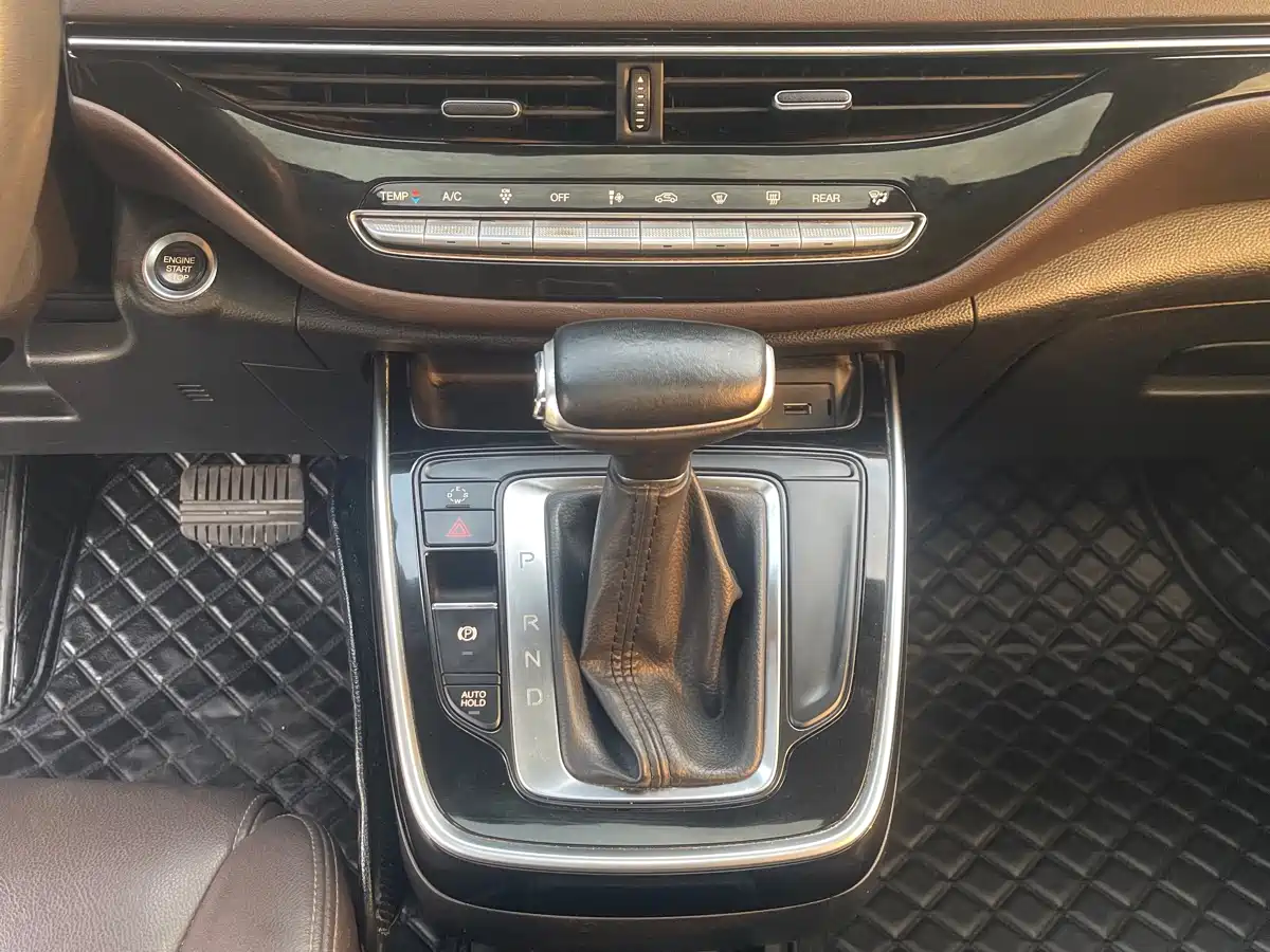 GAC Trumpchi Trumpchi M6 2019 270T DCT Luxury Edition (7-seater) (China VI) фото 9