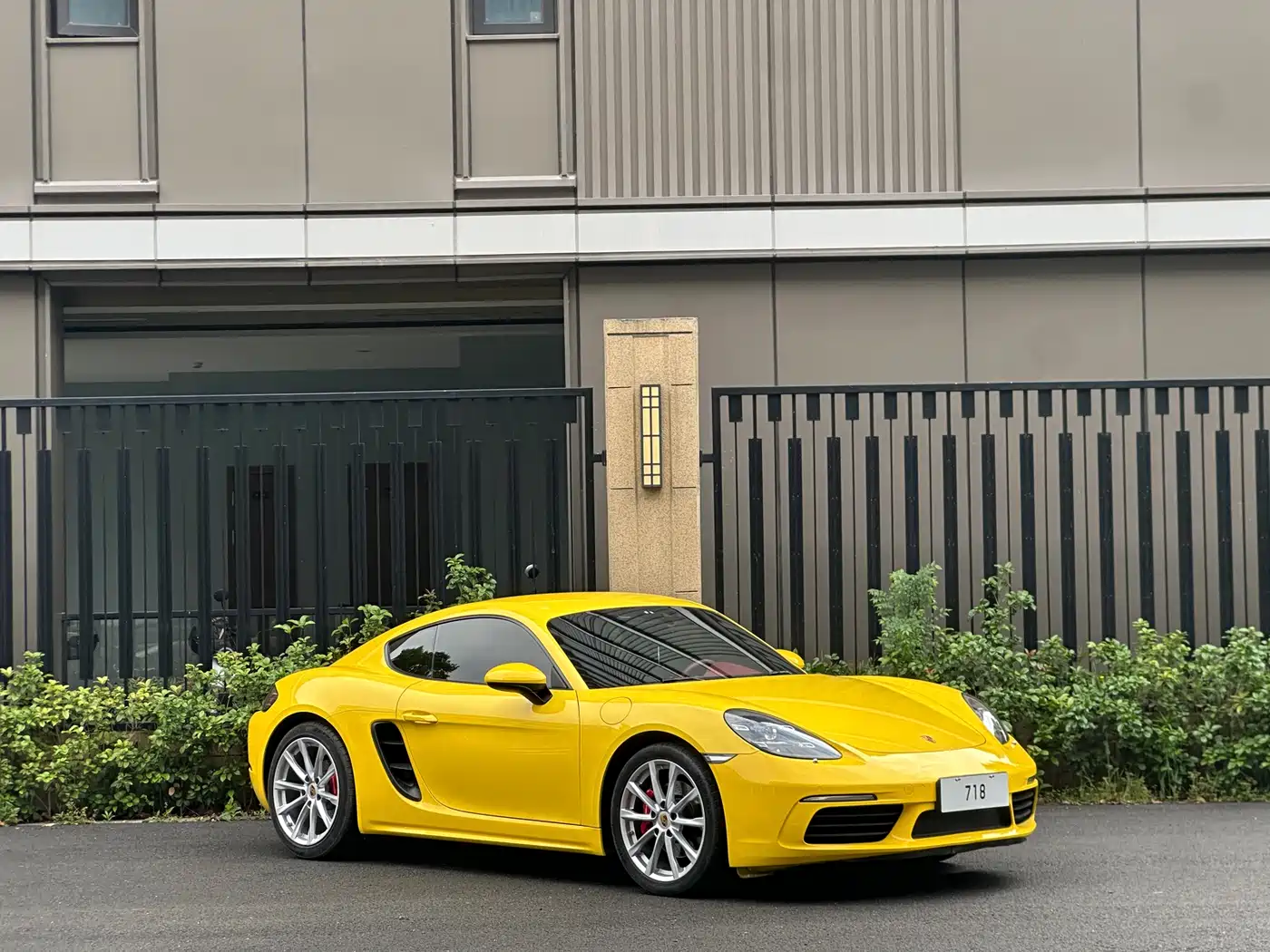 Porsche 718 2018 Cayman 2.0T фото 3