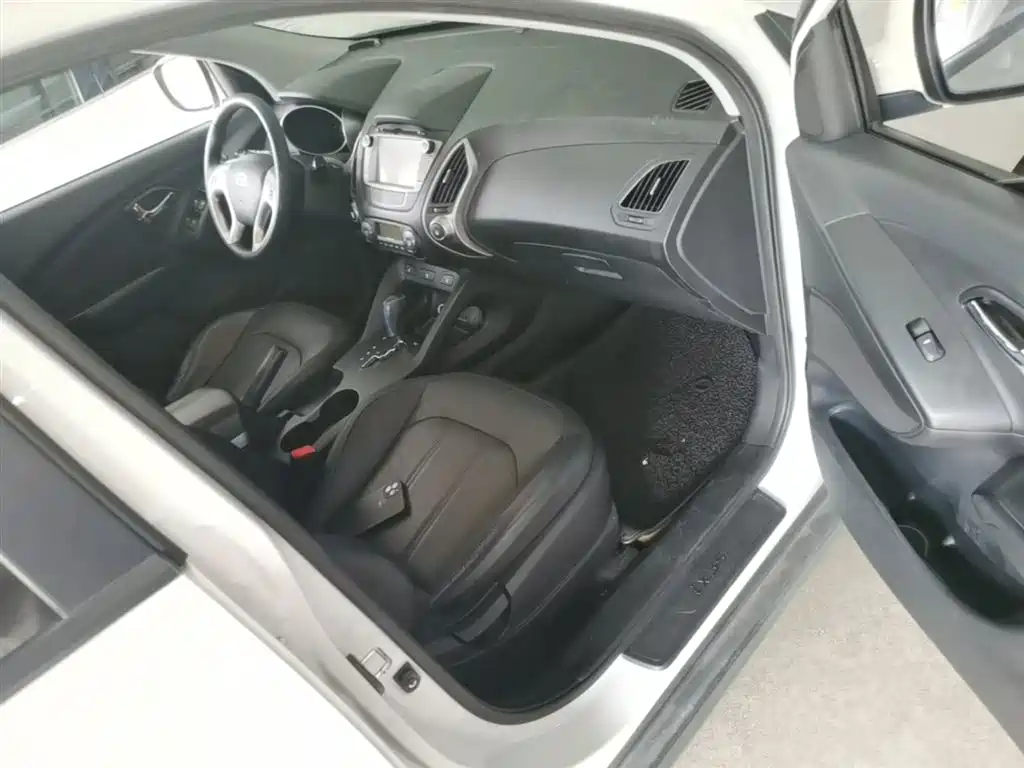 Hyundai Beijing Hyundai ix35 2013 2.0L Auto 2WD Smart GLS China IV фото 11