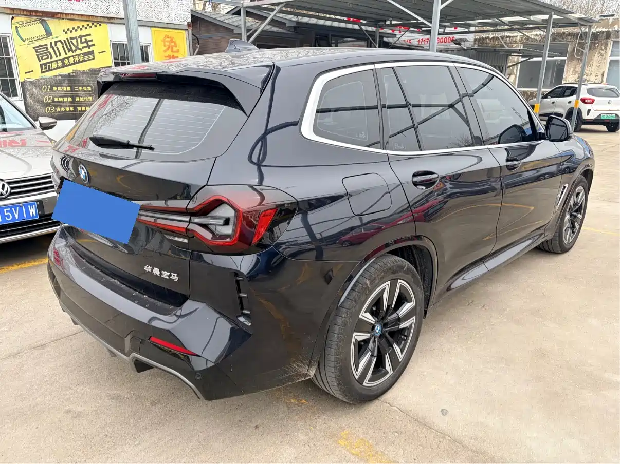 BMW IX3