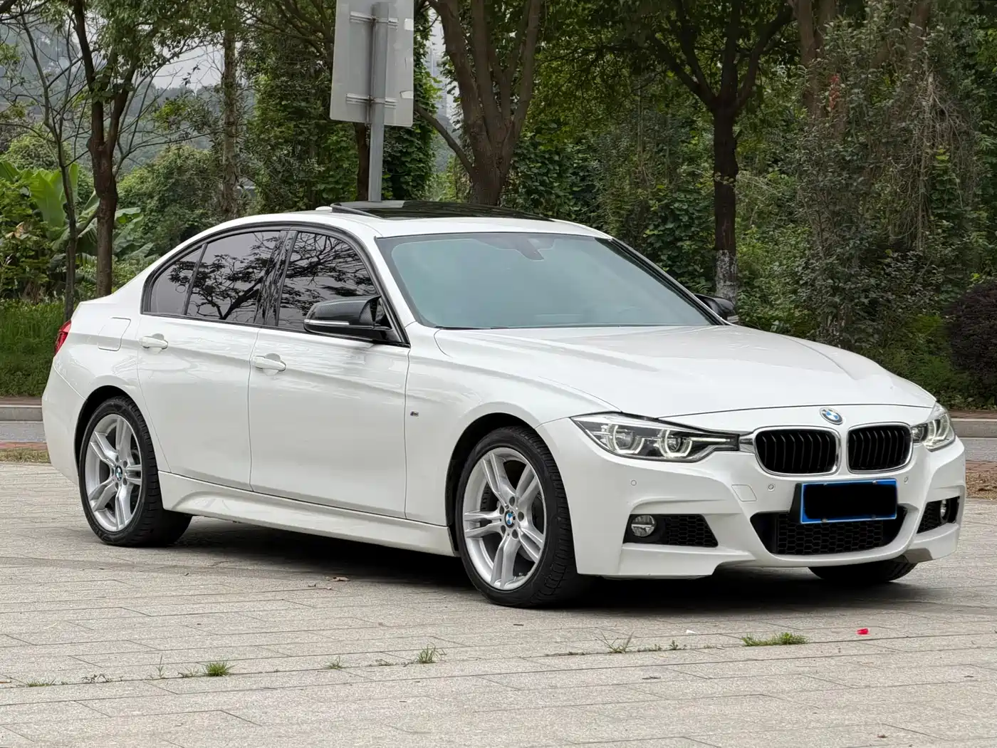 BMW 3 Series 2017 320i M Sport фото 3