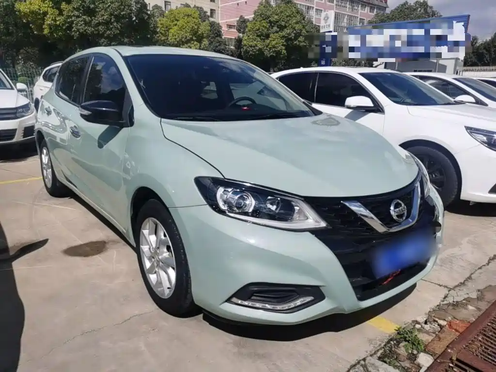 Фото 4 - Nissan Tiida