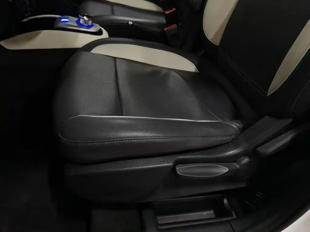 Фото 20 - Changan CS15EV