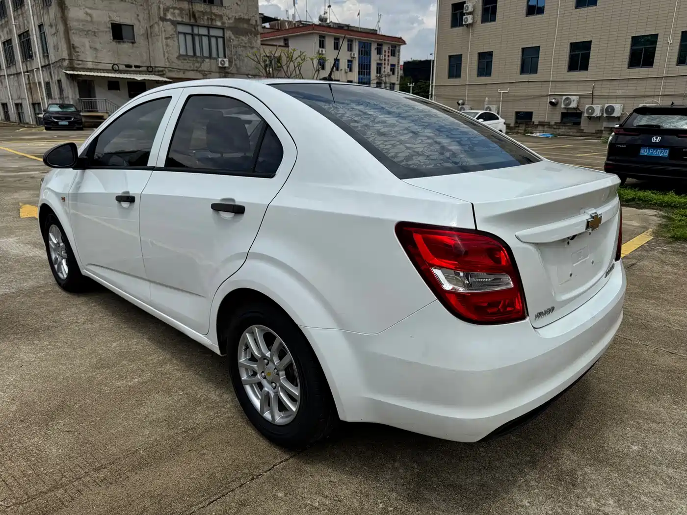 Chevrolet Aveo 2014 2014 Sedan 1.4SL AT Fashion Sunroof Edition