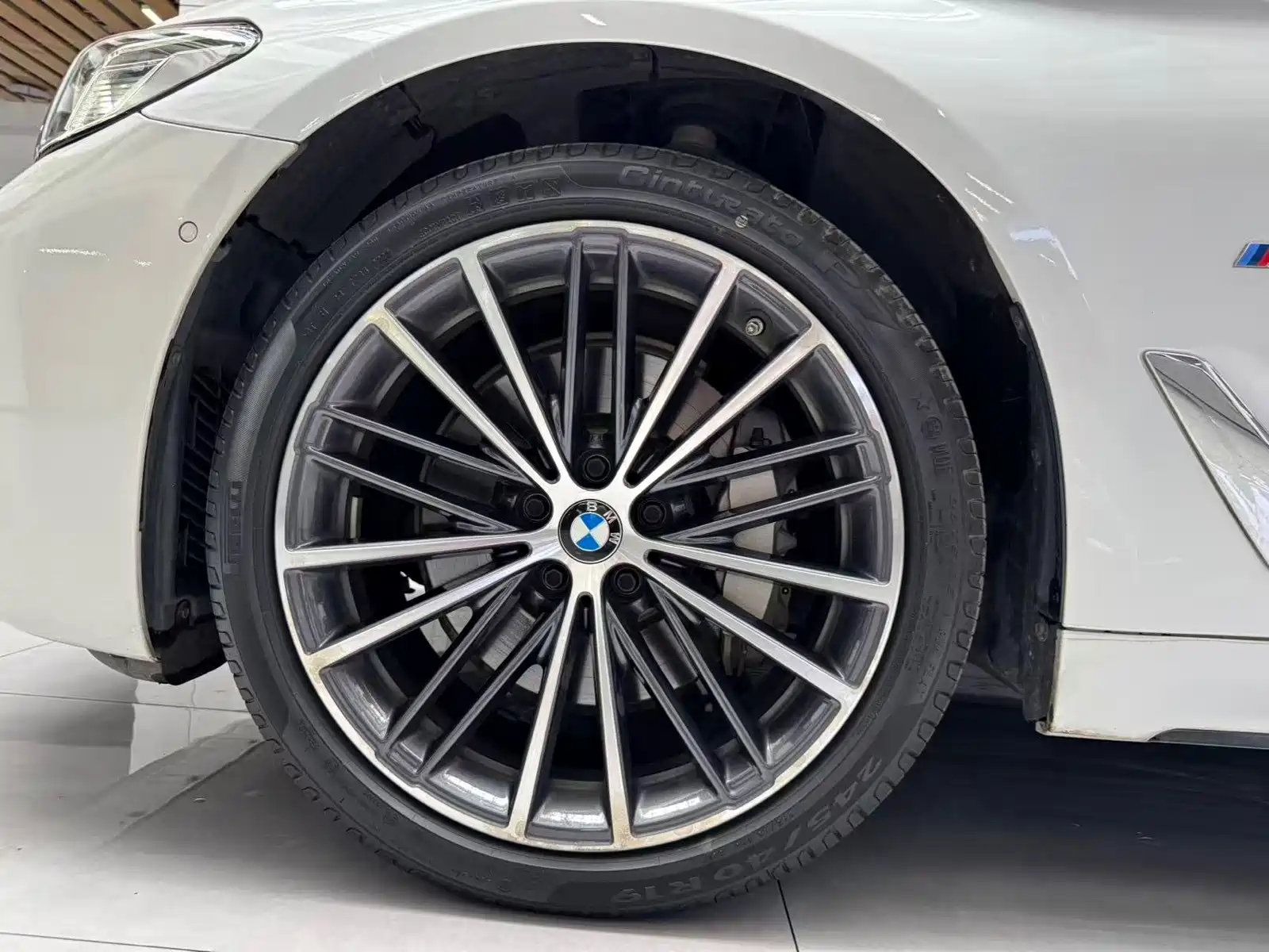 Photo 22 - BMW 5 Series