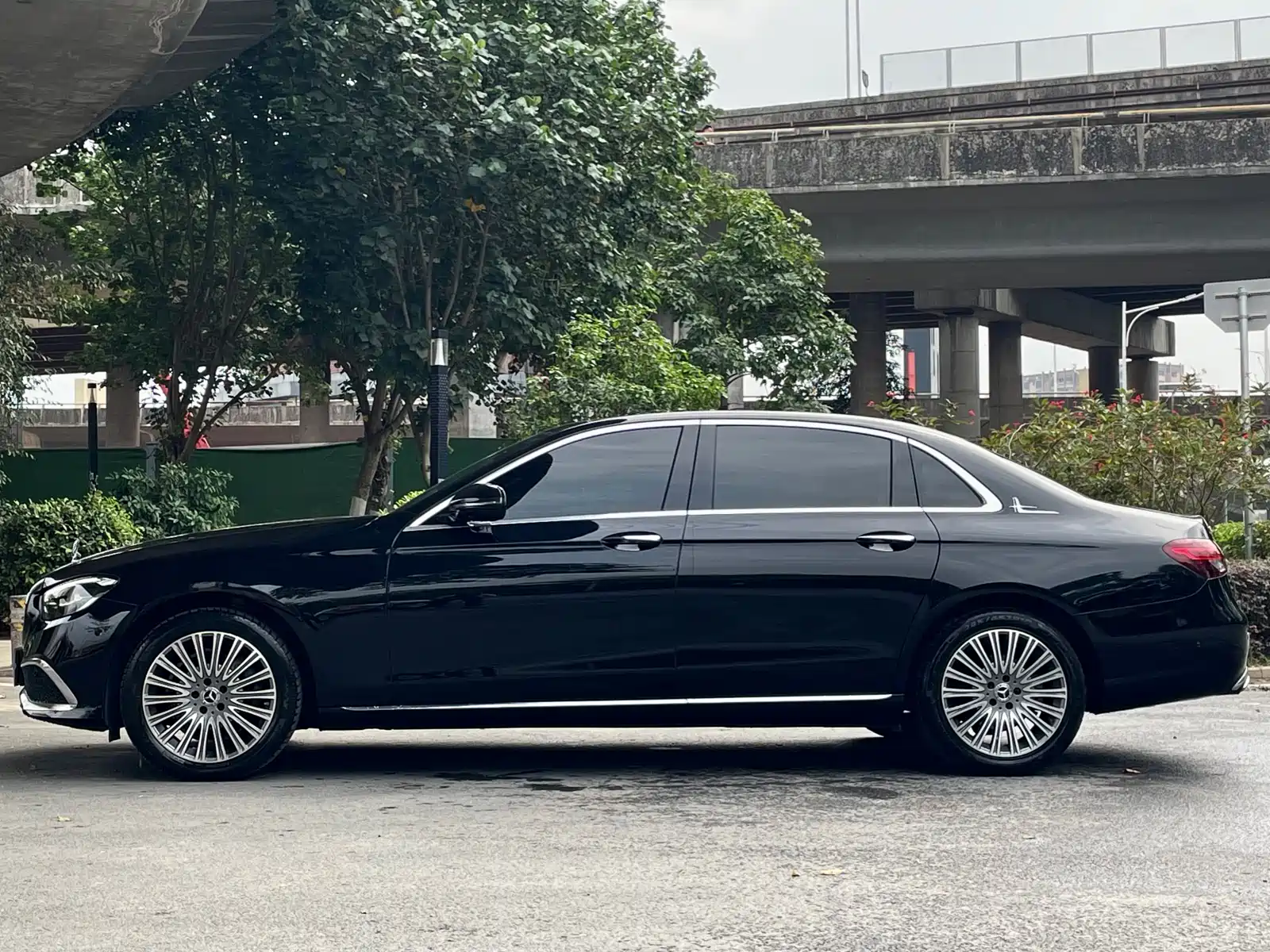 Фото 3 - Mercedes-Benz E-Class