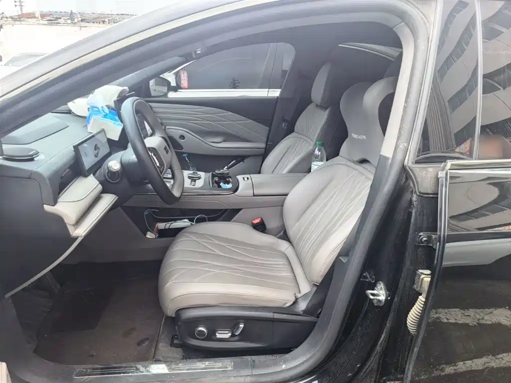 Geely Galaxy Galaxy Xingyao 8 2025 Model 130km EM-i Flagship Edition фото 15