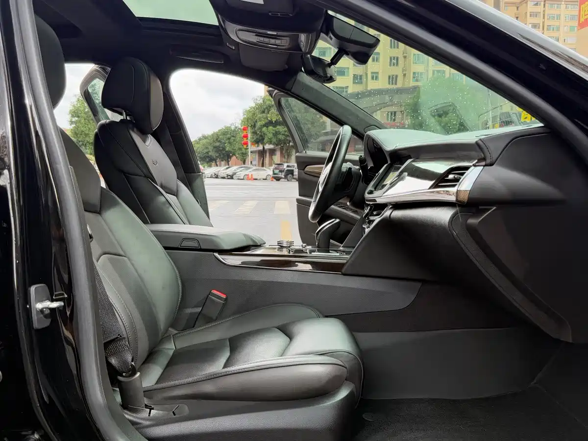 Фото 23 - Cadillac CT6