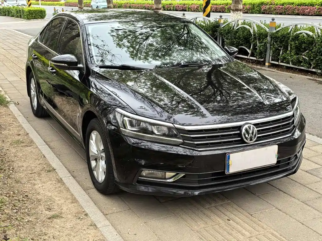 Photo 3 - Volkswagen Passat