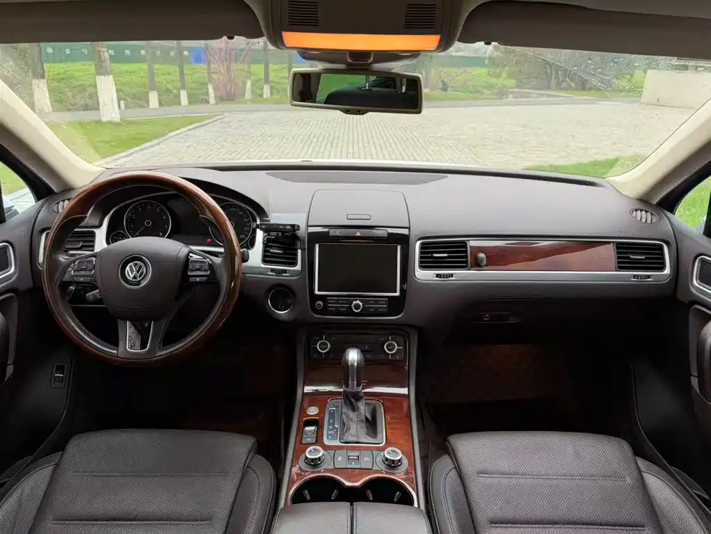 Volkswagen Touareg 2015 3.0TSI Luxury фото 10
