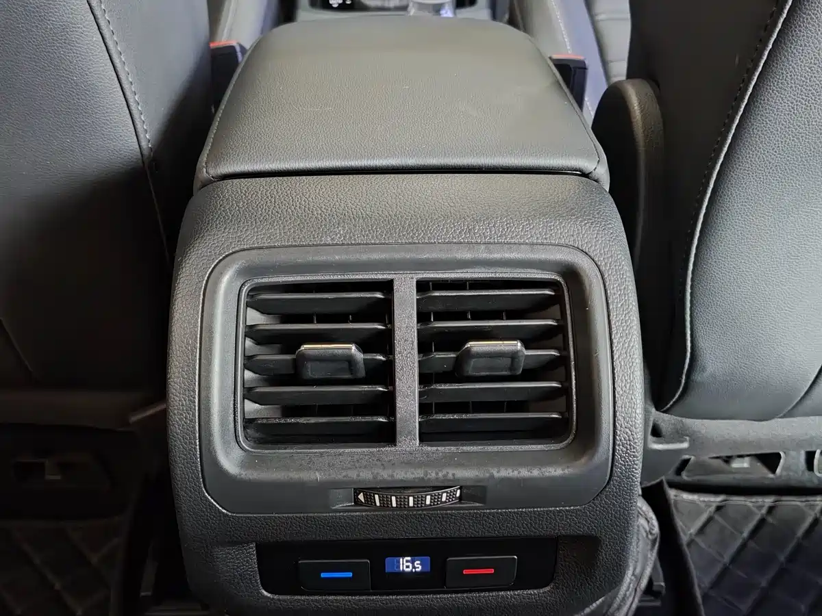 Photo 16 - Volkswagen Touran