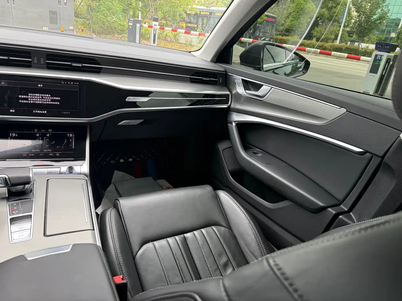 Audi A6L 2023 45 TFSI Premium Selection Elegance фото 12