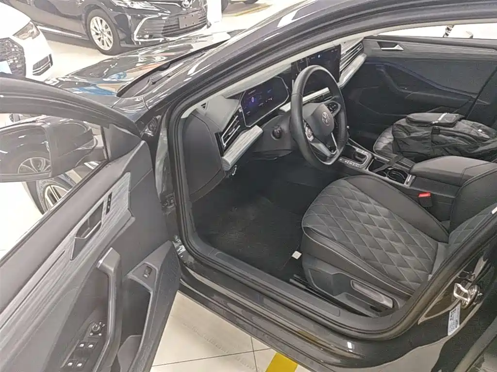 Volkswagen Sagitar 2023 300TSI DSG Surpassing Edition фото 16