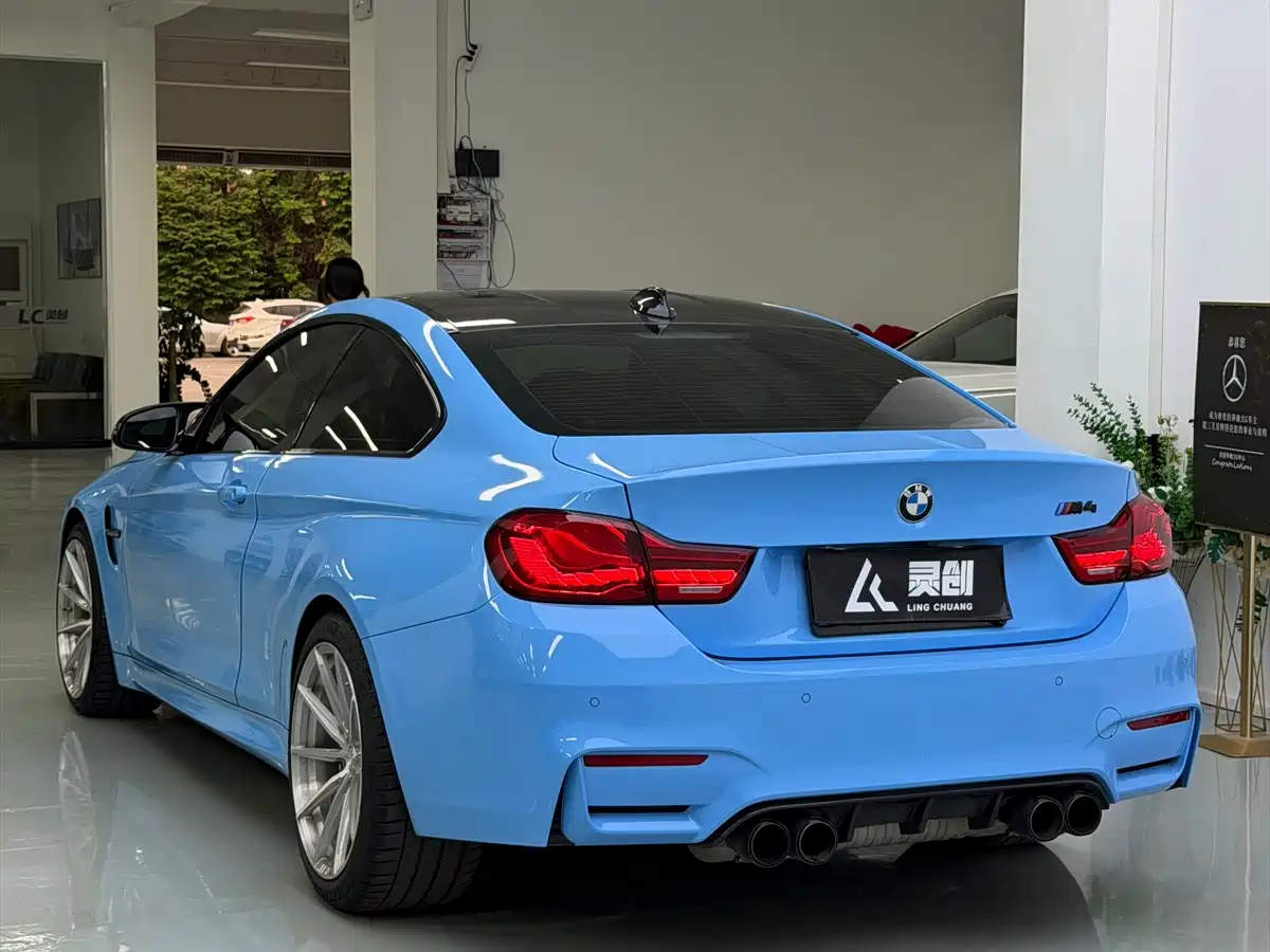 Photo 10 - BMW M4