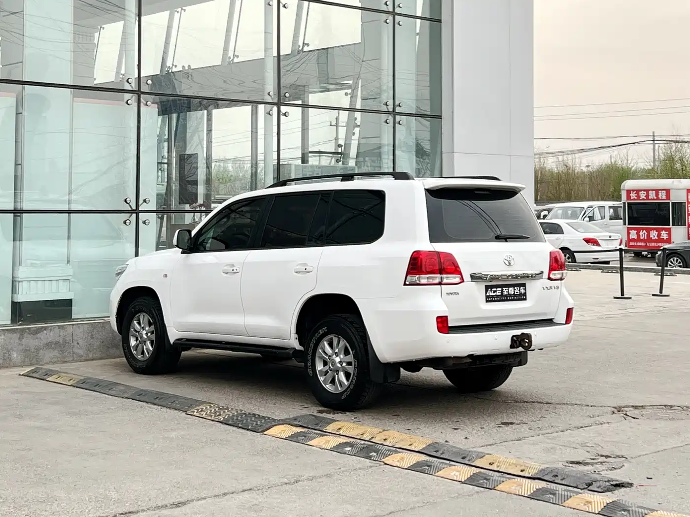 Toyota Land Cruiser 2010 Model 4.7L Automatic VX фото 6
