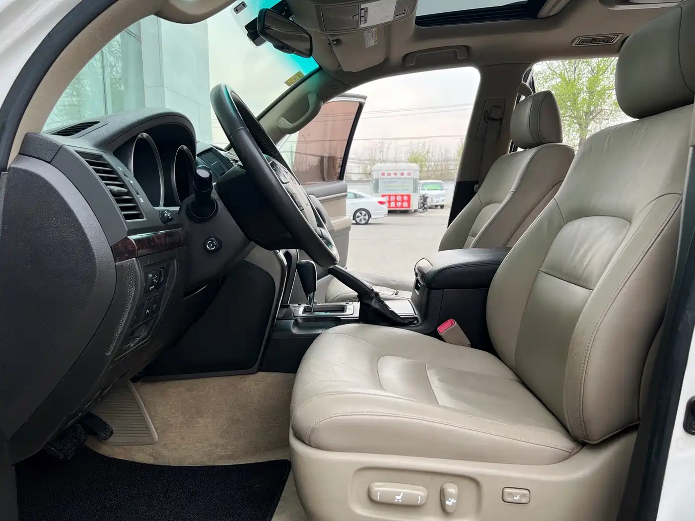 Toyota Land Cruiser 2010 Model 4.7L Automatic VX фото 16