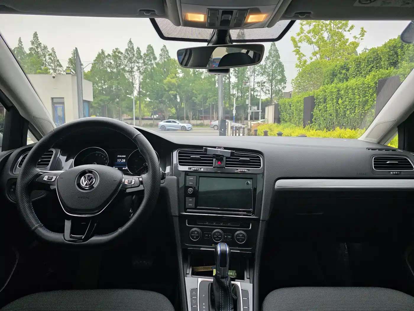 Volkswagen Golf Electric 2020 Chi фото 6