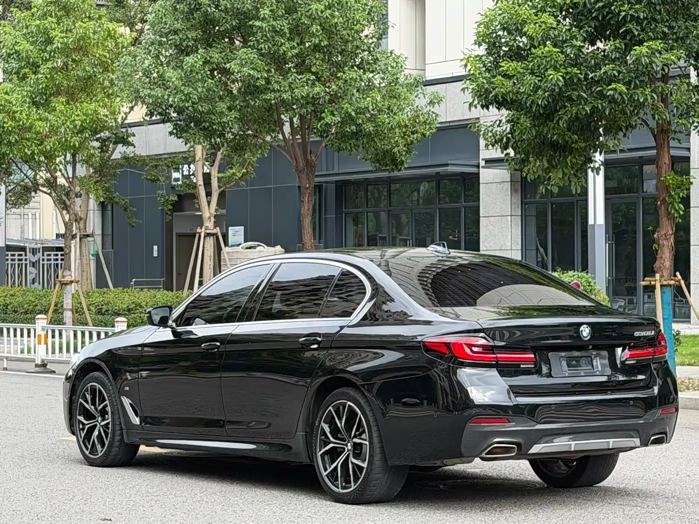 Фото 15 - BMW 5 Series