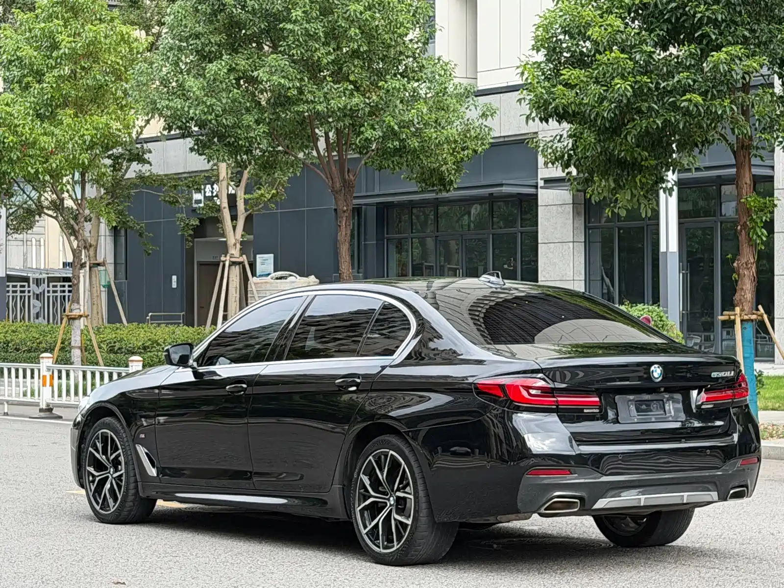 Фото 15 - BMW 5 Series