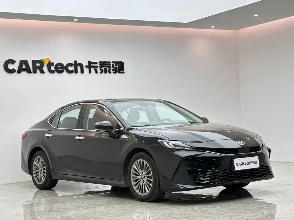 Фото 6 - Toyota Camry