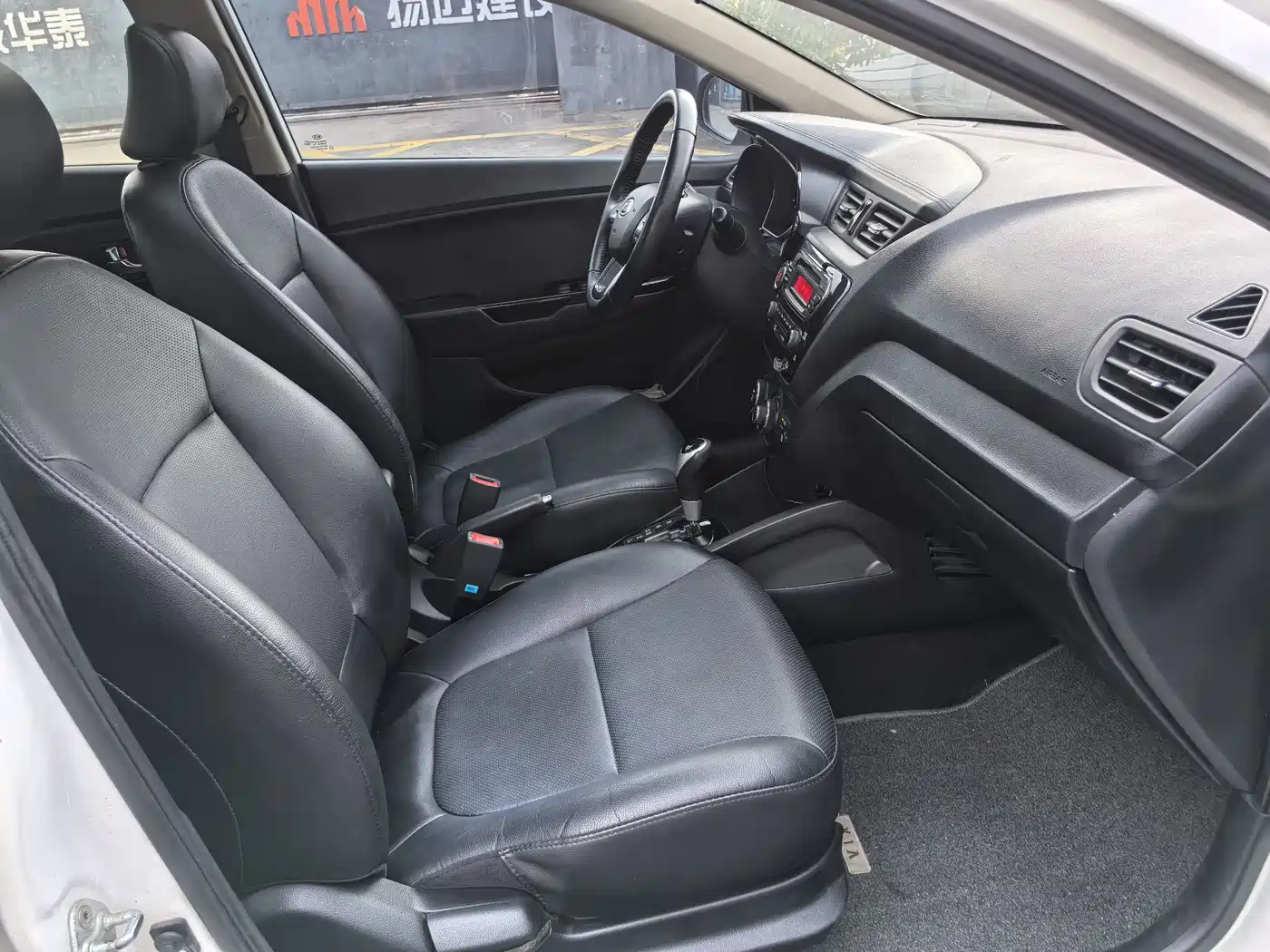 Photo 17 - Kia K2