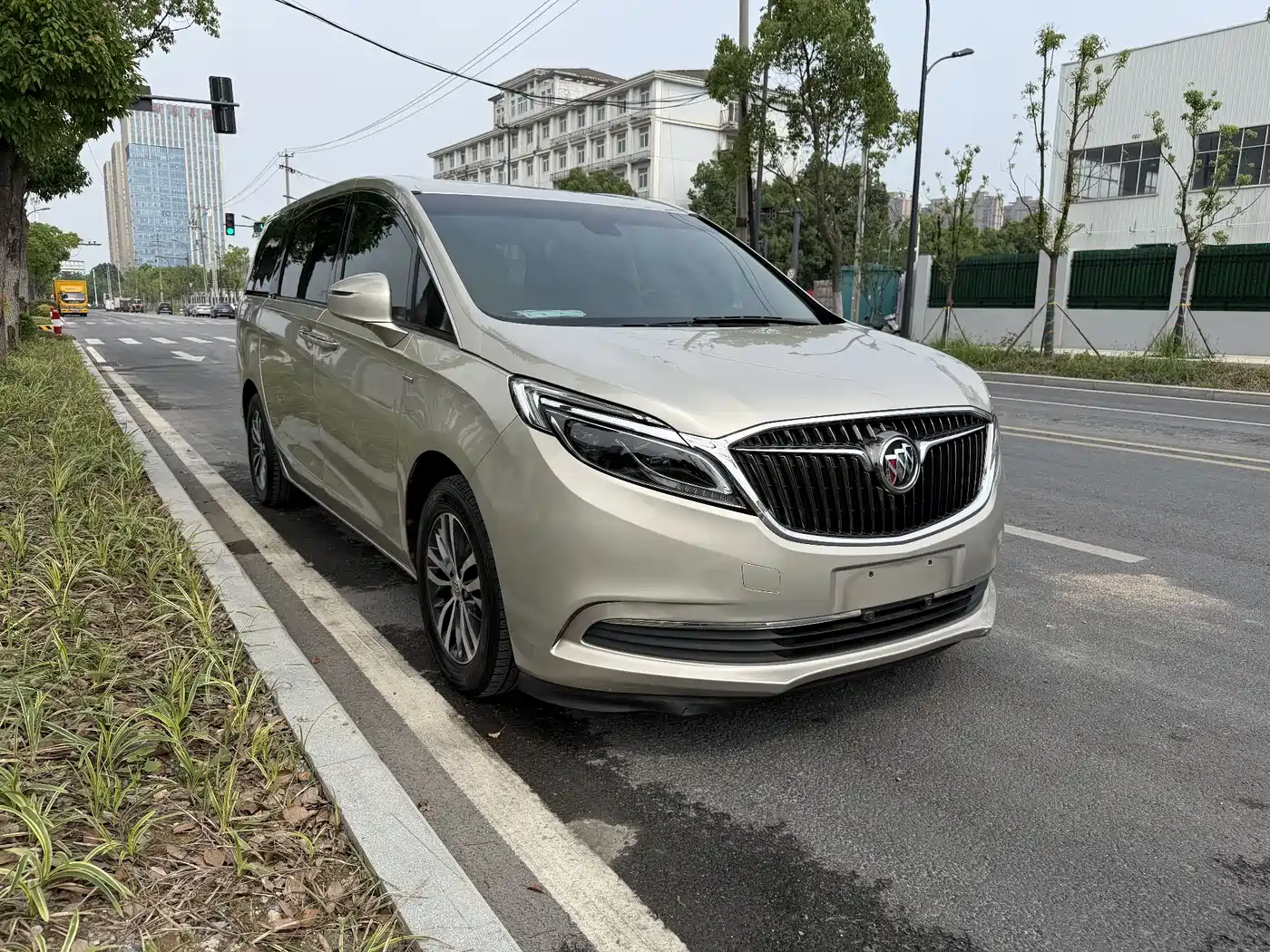 Фото 4 - Buick GL8