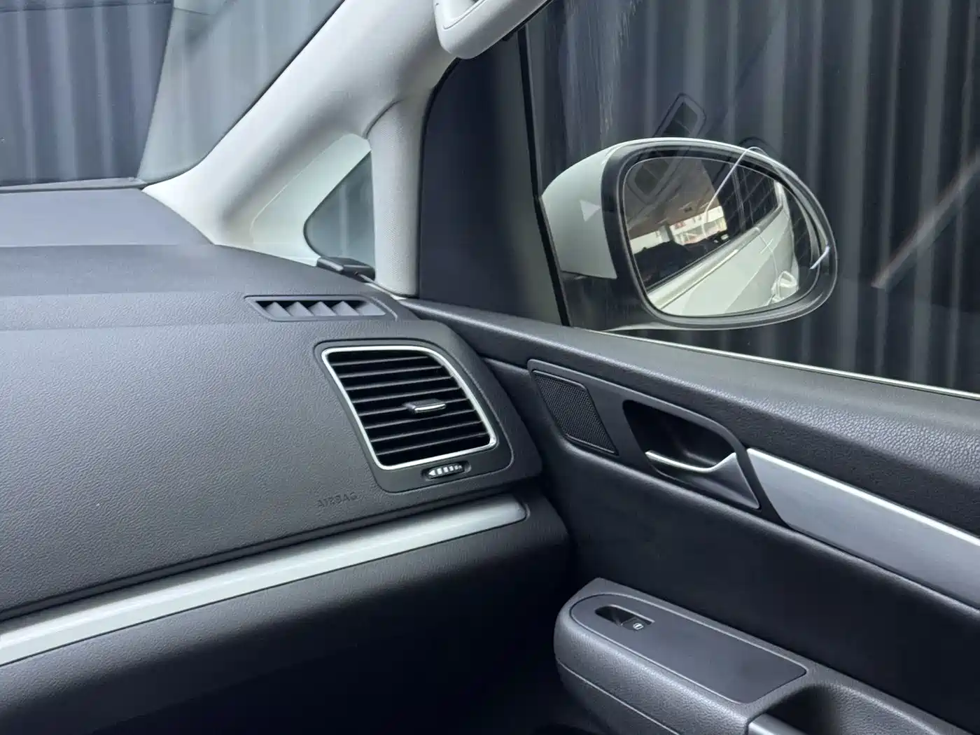 Volkswagen Sharan 2016 380TSI Comfort 7-seater фото 6