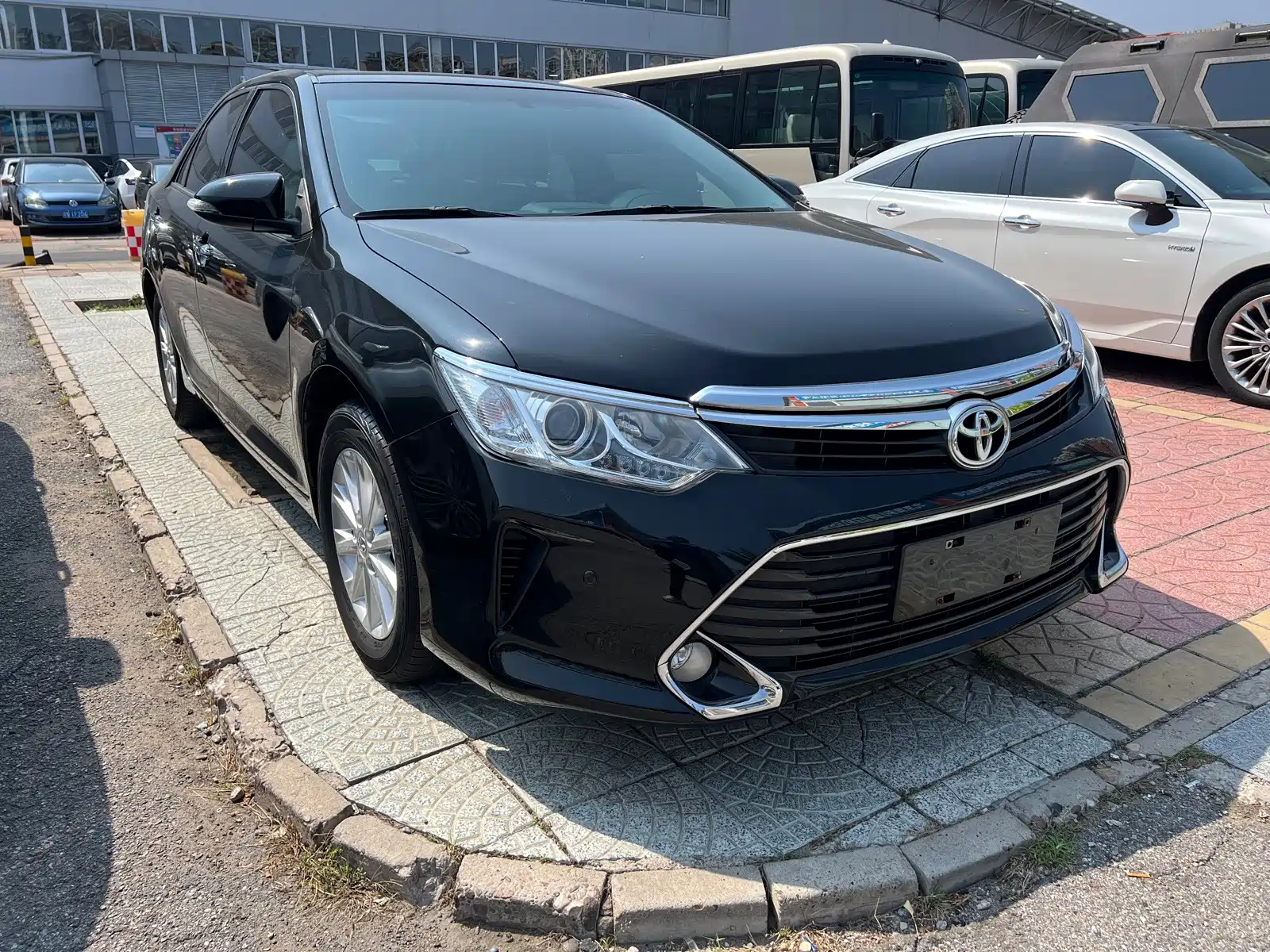 Фото 3 - Toyota Camry