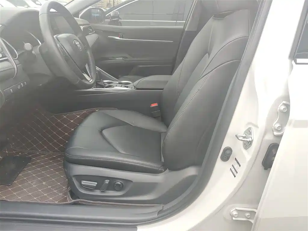 Toyota Camry 2023 2.0GVP Leading Edition фото 11