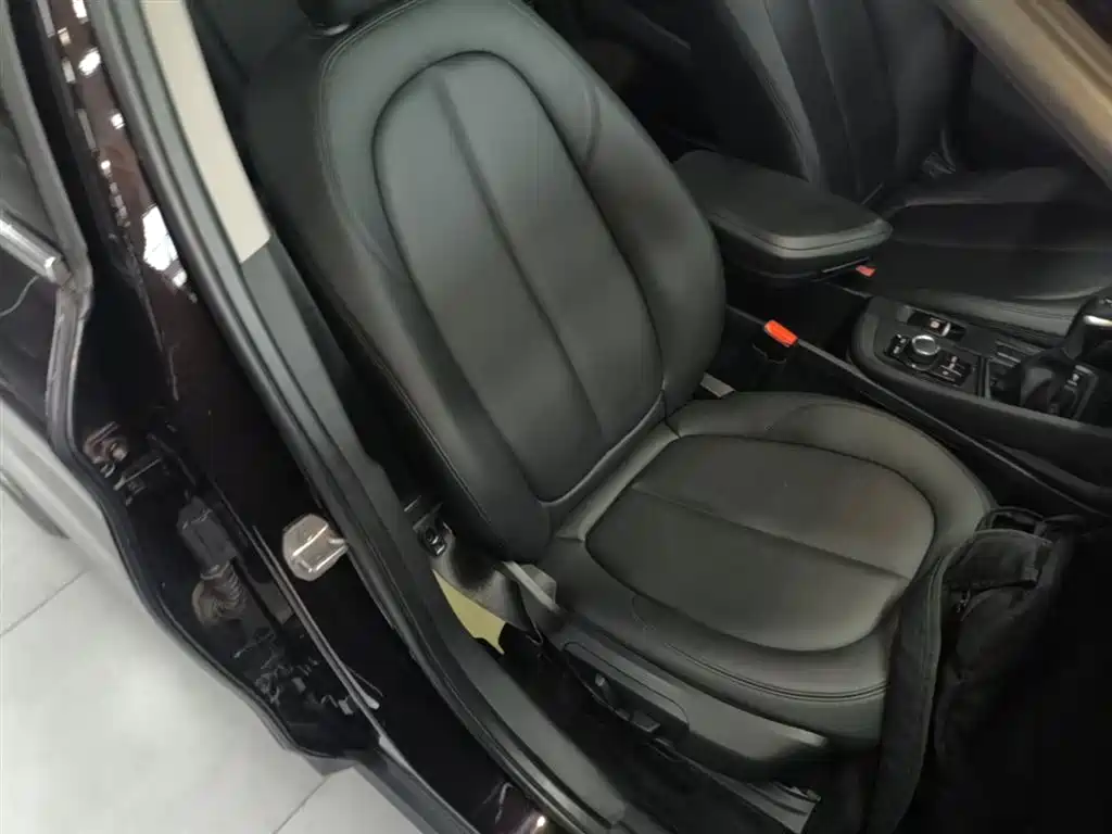 BMW X1 2016 sDrive18Li Premium Model фото 24