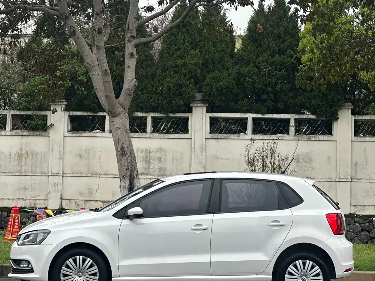 Volkswagen Polo 2016 1.6L Automatic Comfort фото 3
