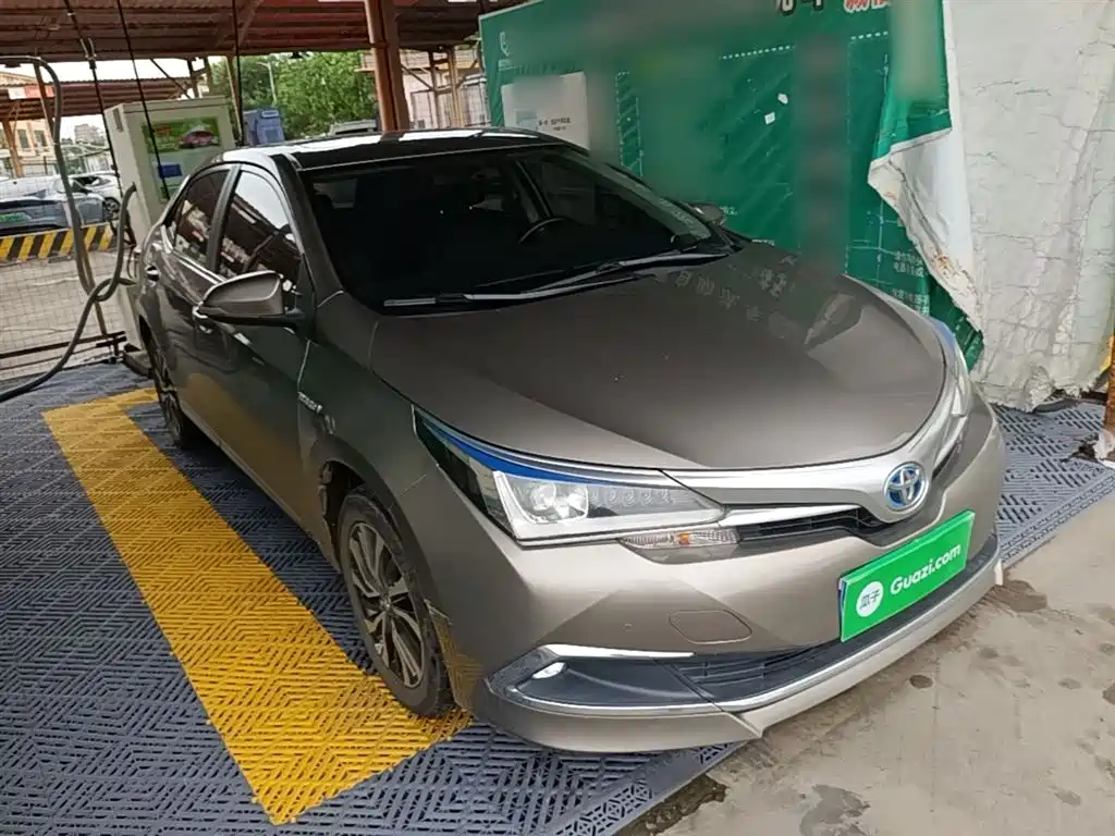 Toyota Corolla 2017 Facelift Hybrid 1.8L E-CVT Elite Edition фото 4