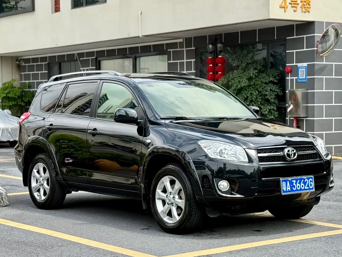 Toyota RAV4 Rongfang 2010 2.4L Manual Luxury Upgrade Edition фото 3