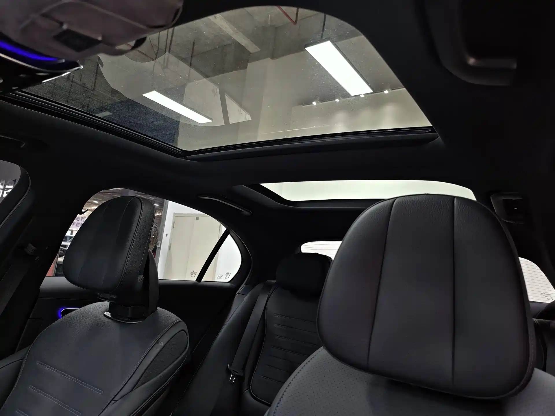 Photo 10 - Mercedes-Benz C-Class