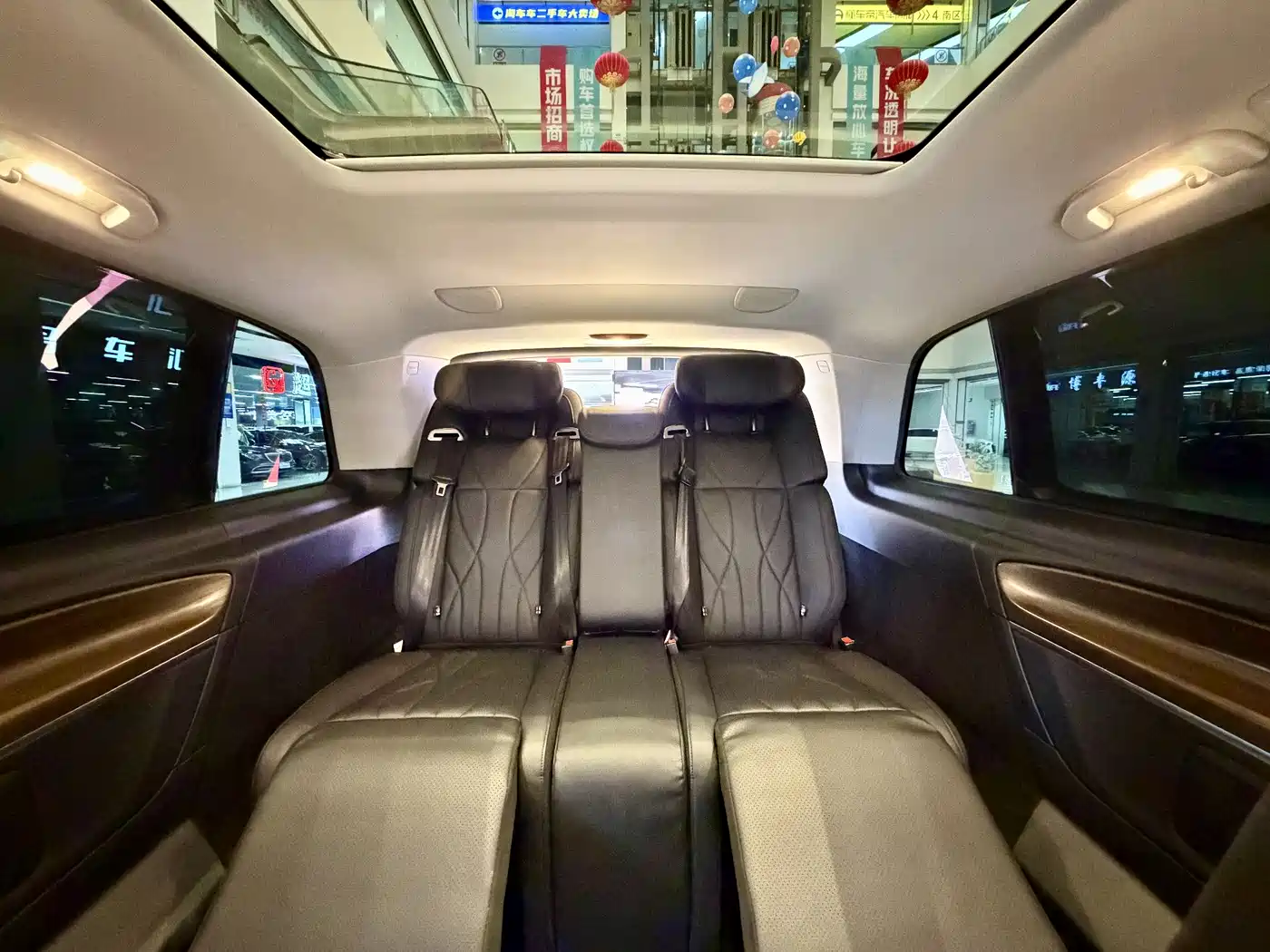 Mercedes-Benz V-Class 2021 V 260 L Long Wheelbase Luxury Edition фото 17
