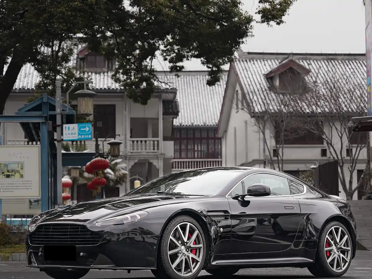 Aston Martin V8 Vantage 2012 4.7L S Coupe
