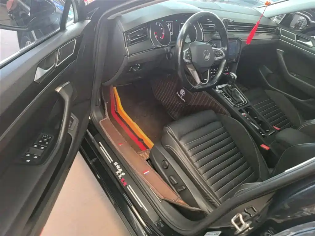 Volkswagen Magotan 2020 330TSI DSG Leading фото 16