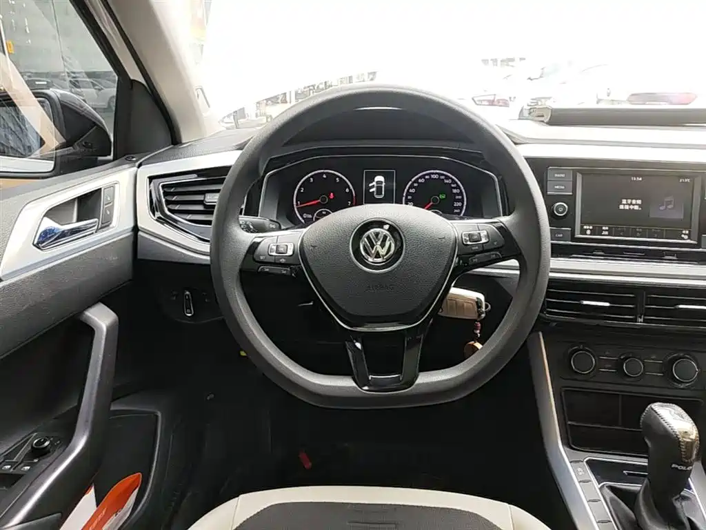 Volkswagen Polo 2019 Plus 1.5L Automatic Beats Trendy Edition фото 11