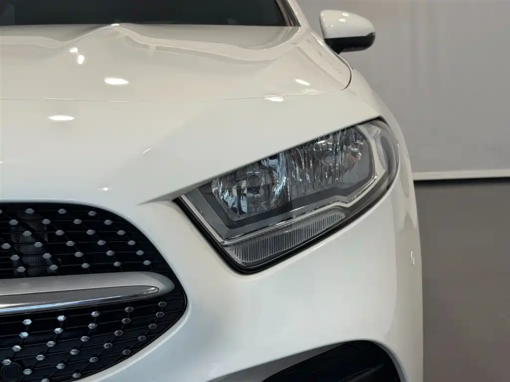 Mercedes-Benz A-Class 2019 A 180 L Sport Sedan фото 13