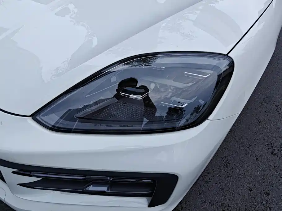 Photo 5 - Porsche Cayenne