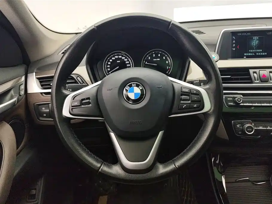BMW X1 2019 sDrive18Li Premium Model фото 15