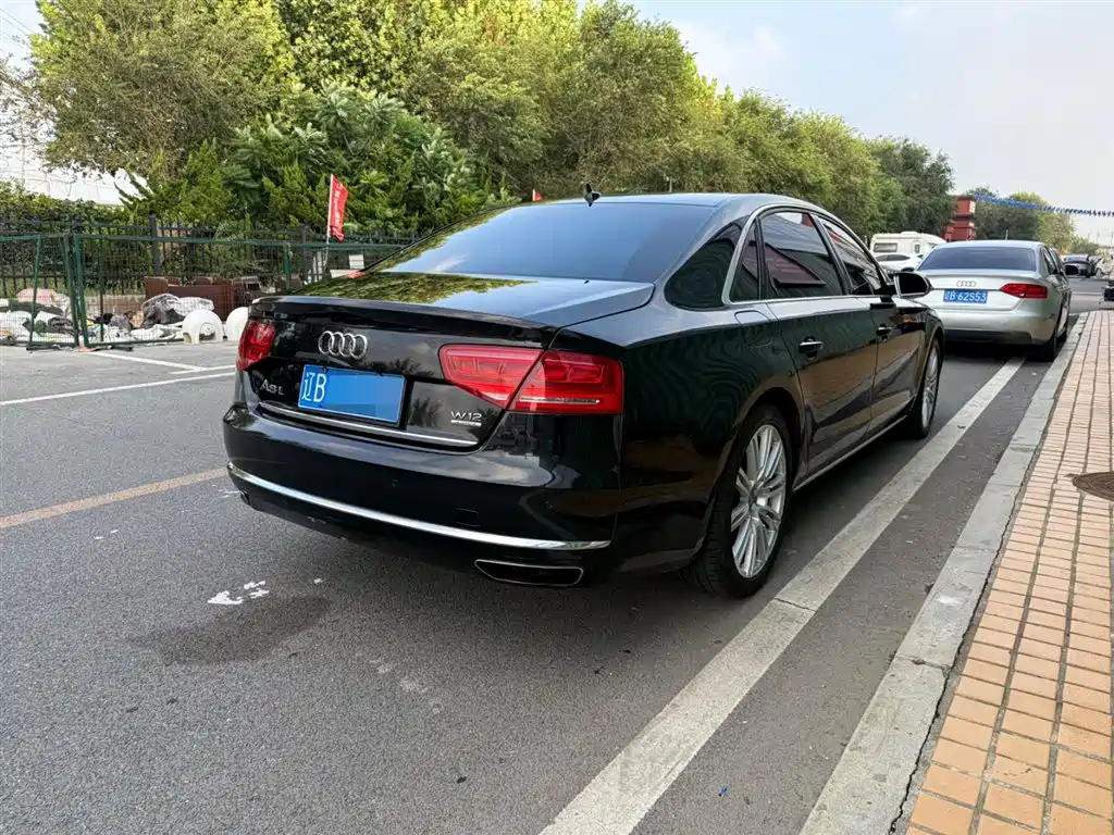 Audi A8 2012 A8L 6.3 FSI W12 quattro фото 16