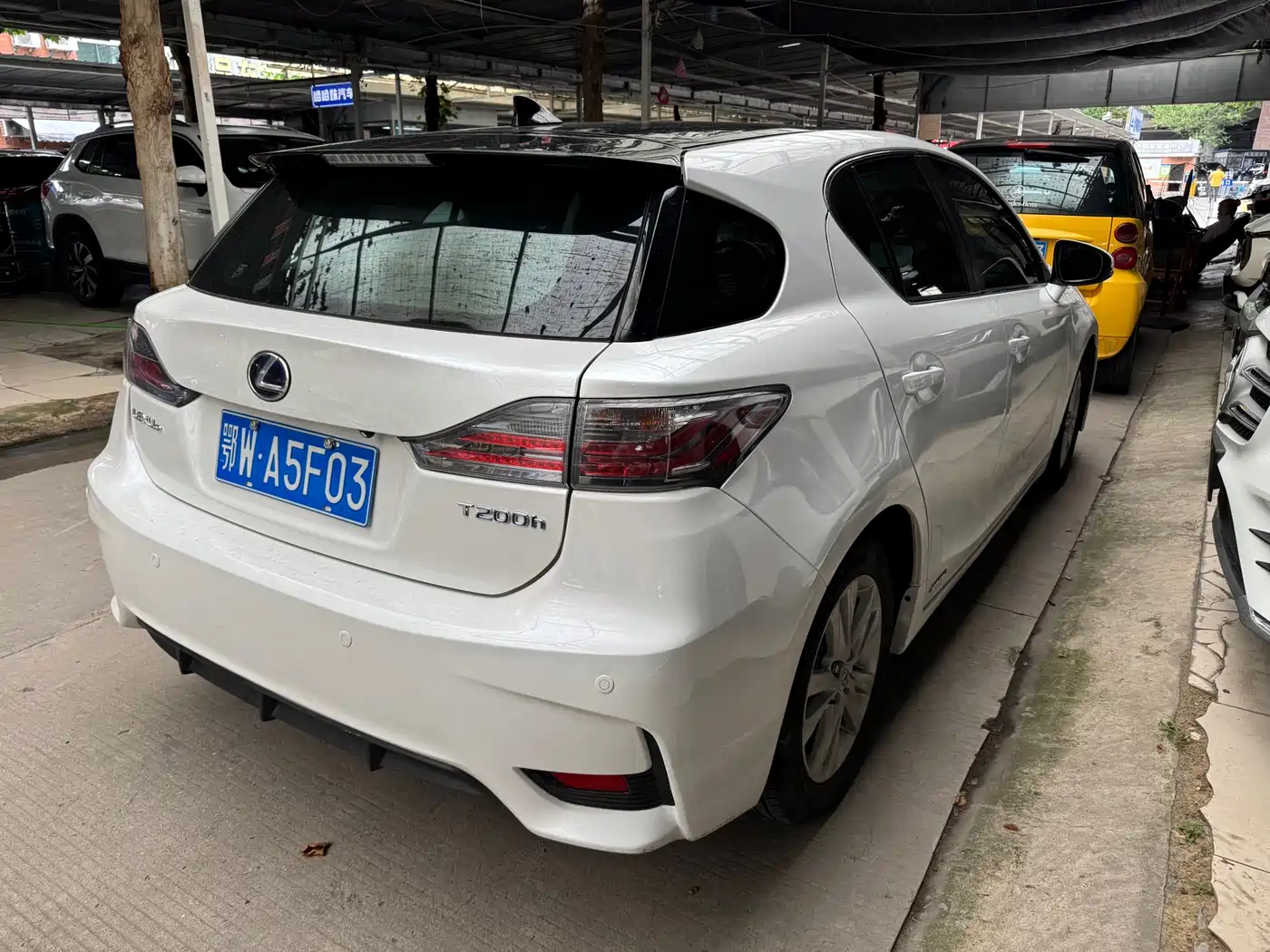 Lexus CT 2014 CT200h Elite Edition Dual Tone фото 4
