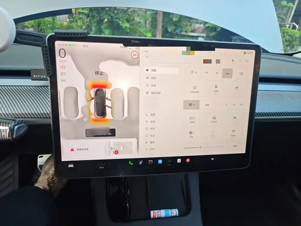 Фото 4 - Tesla Model 3