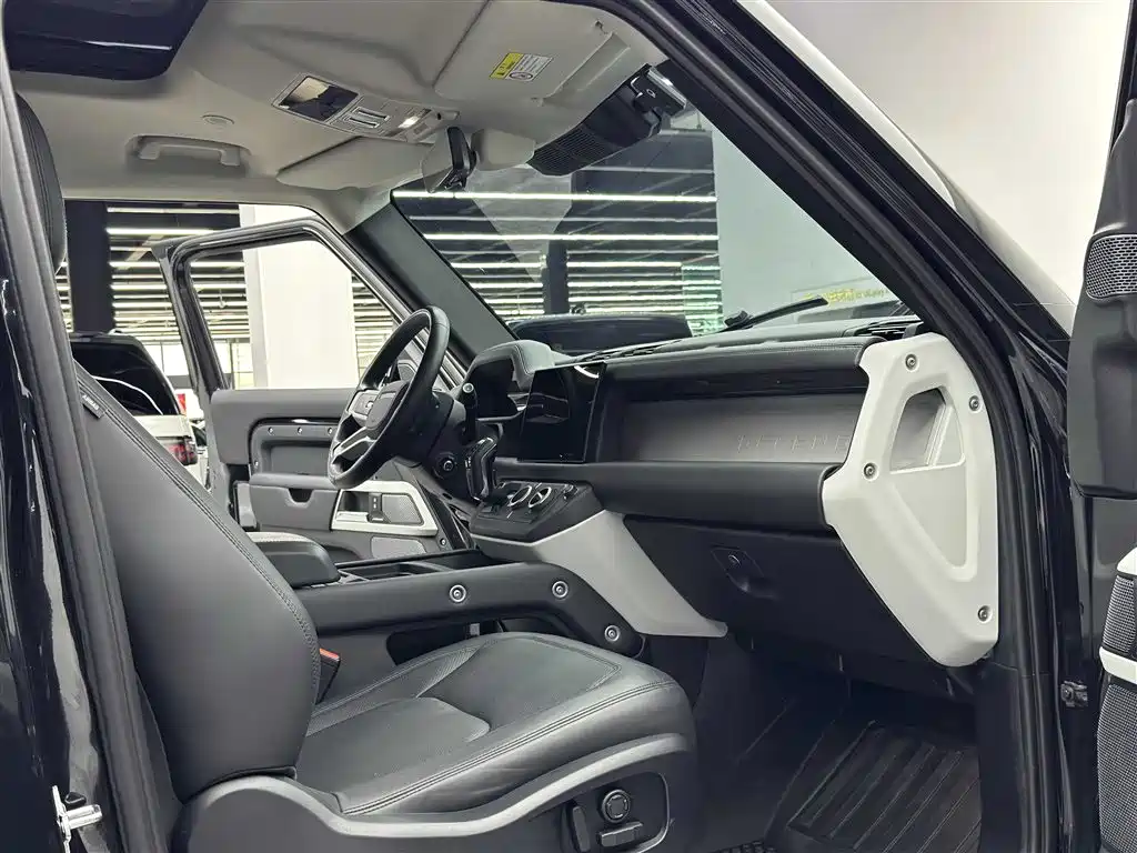 Land Rover Defender 2023 Model 90 3.0T P400 XS фото 7