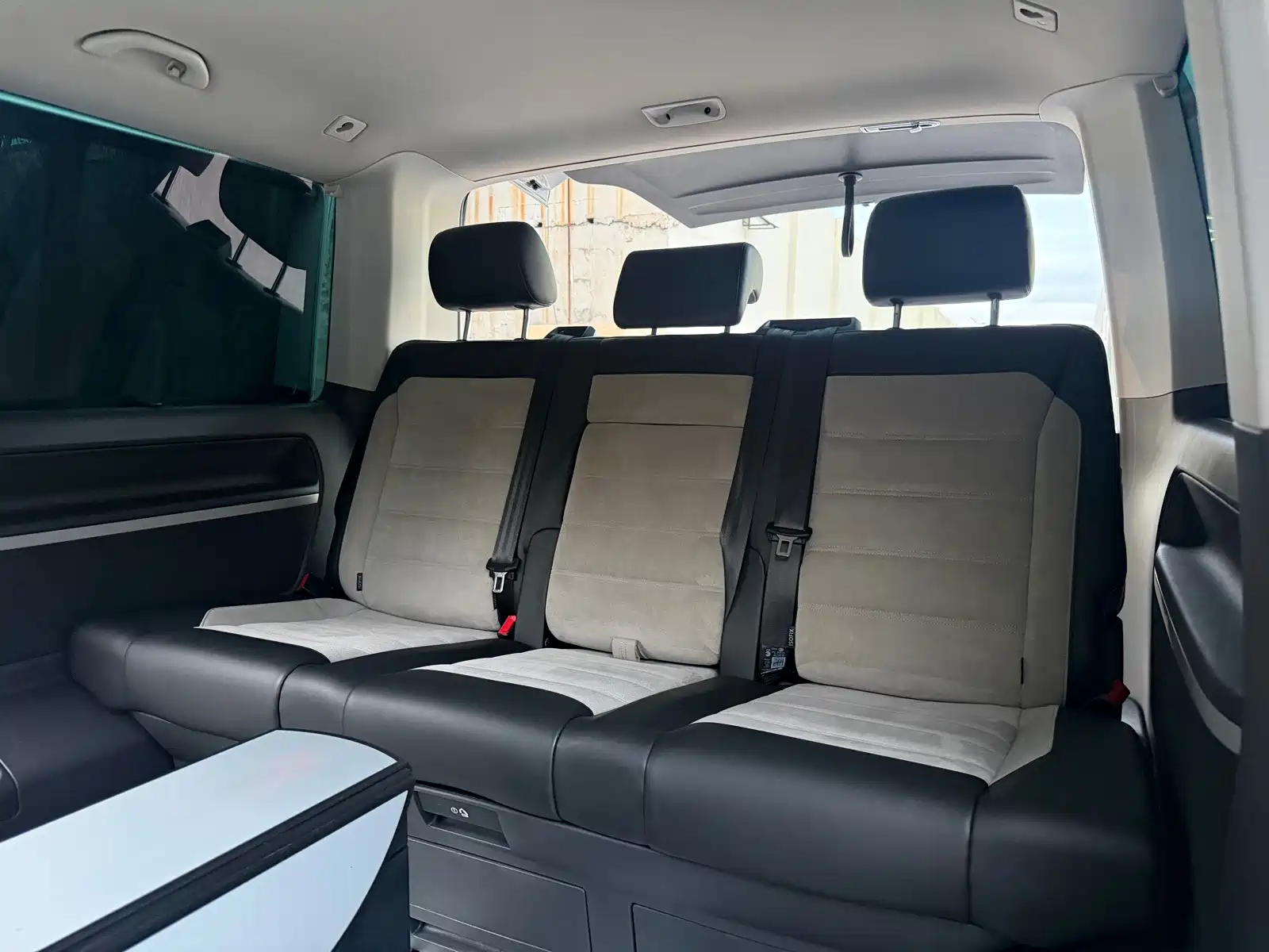 Photo 19 - Volkswagen Multivan