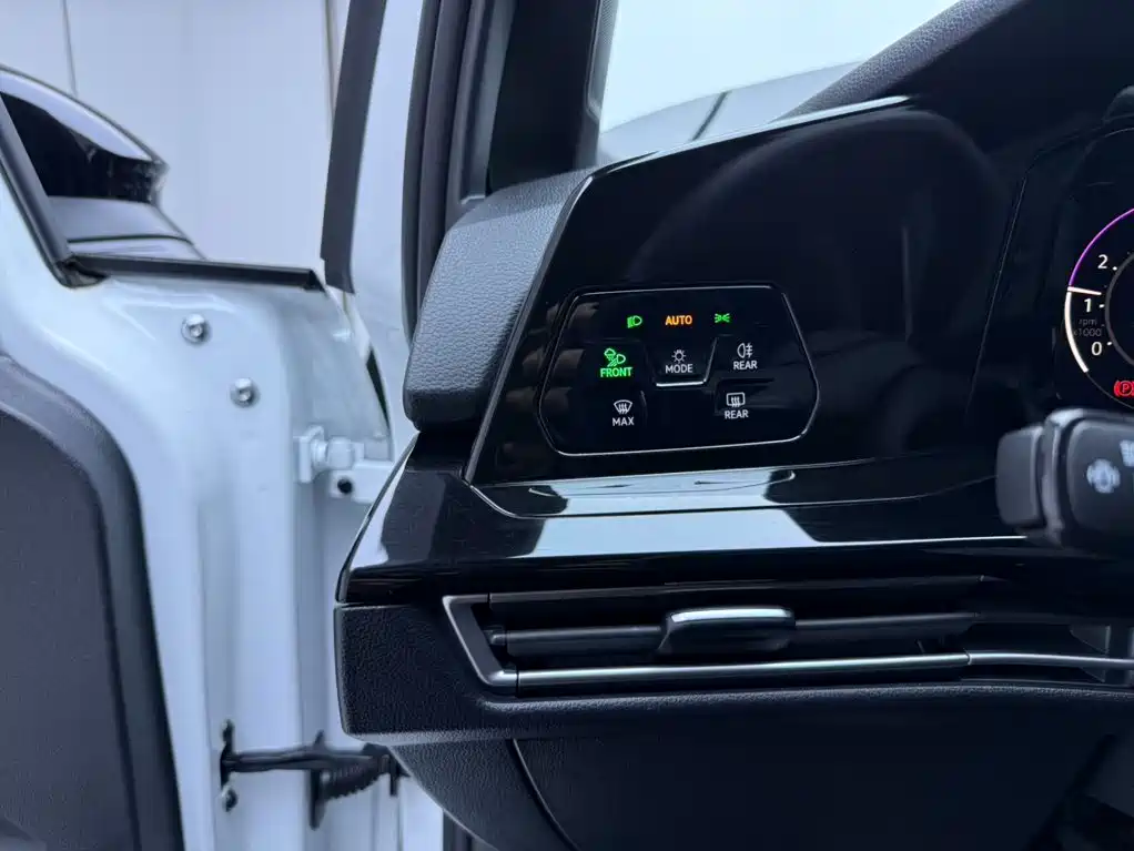 Фото 9 - Volkswagen Golf