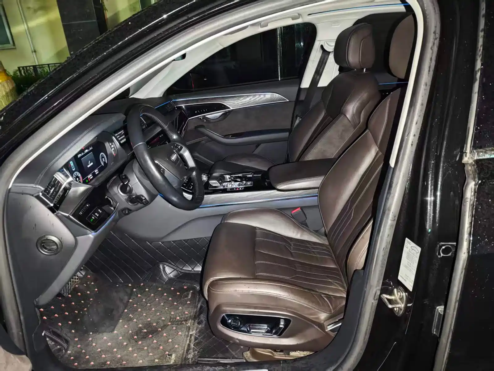 صورة 8 - Audi A8